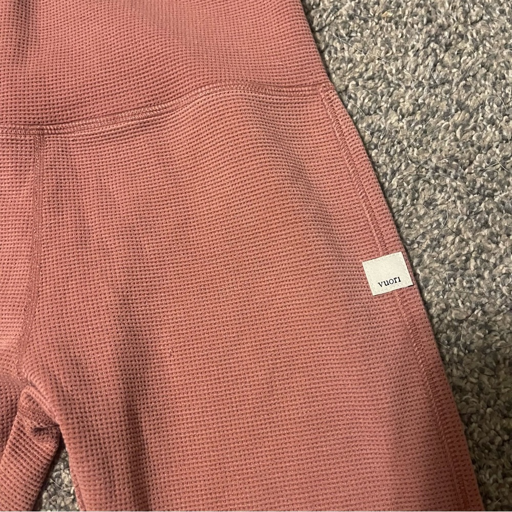 Vuori Women's Leggings in Dusty Rose - Picture 3 of 5